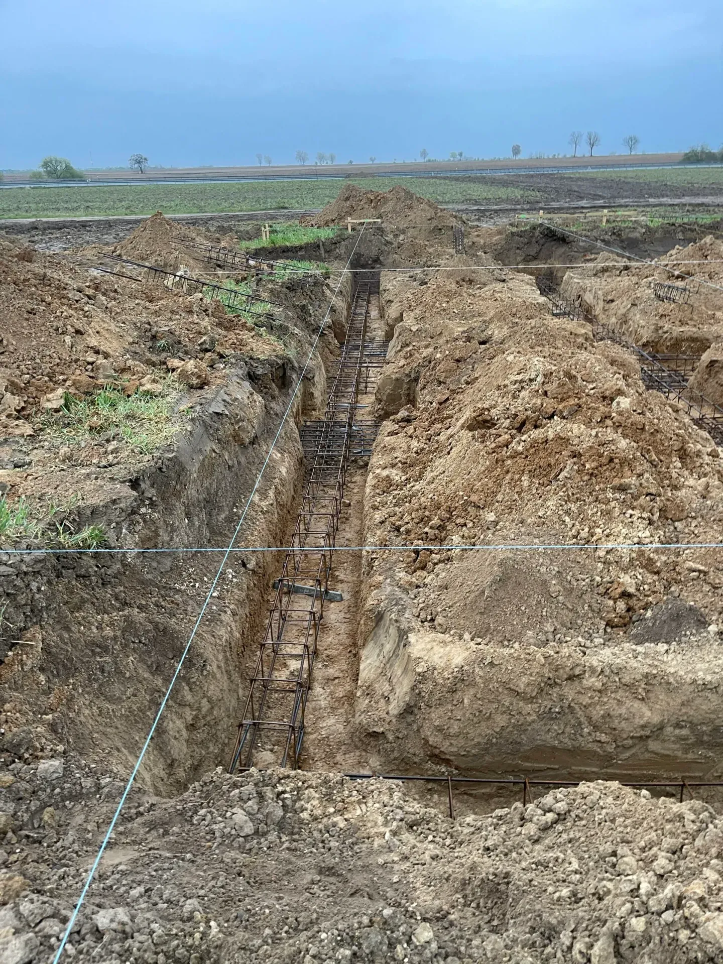 Budowa Osiedla nad Strugą – zbrojenie fundamentów, kwiecień 2024