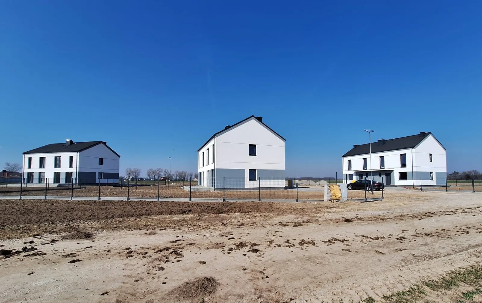 Budowa Osiedla nad Strugą – podjazdy z kostki, marzec 2025